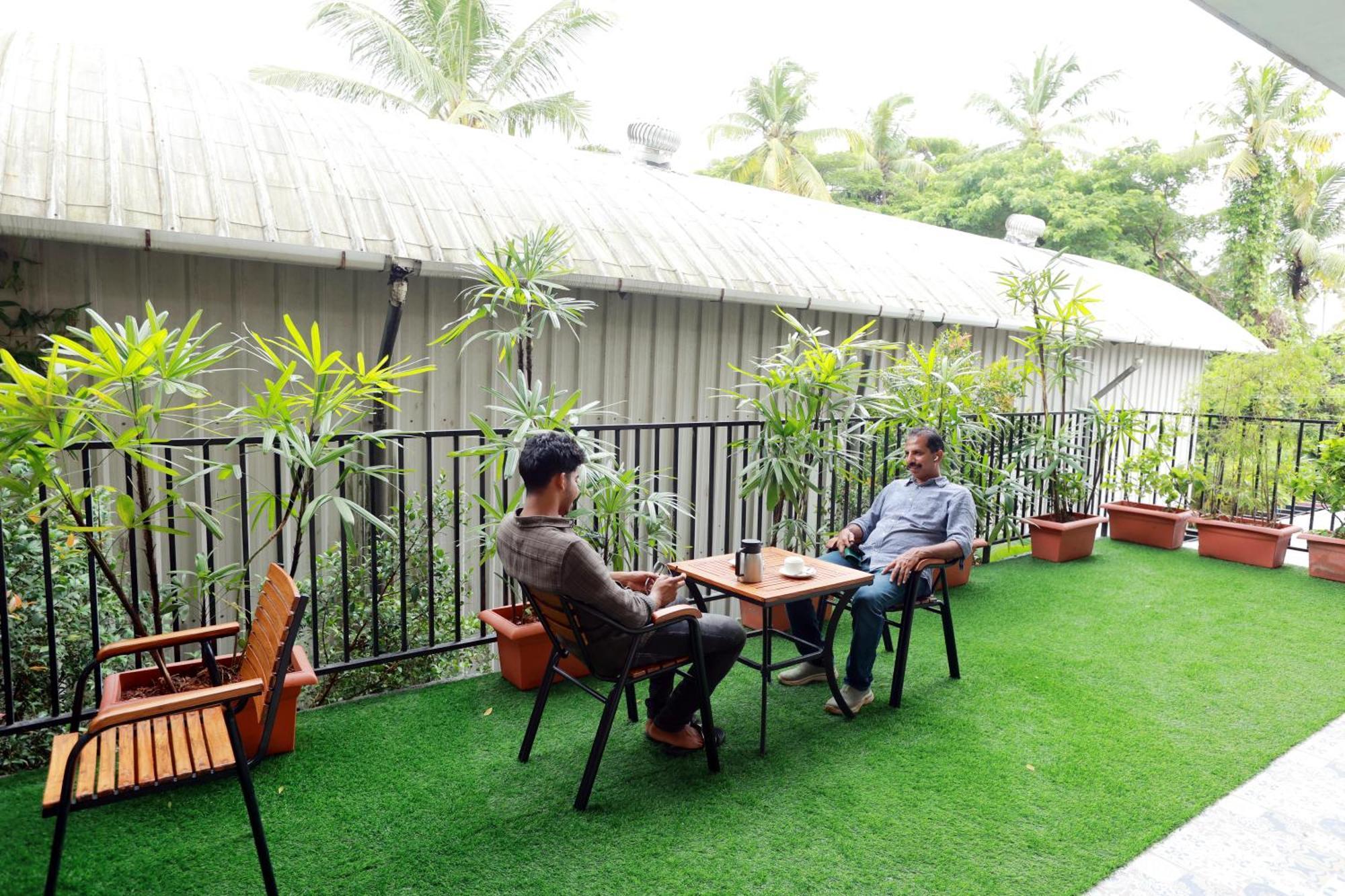 Cmk Habitat Centre Hotel Kochi Bagian luar foto
